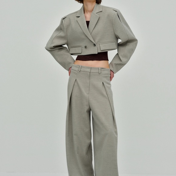 Source Unknown Cropped Suit Blazer in Earl Grey - Picture 6 of 8